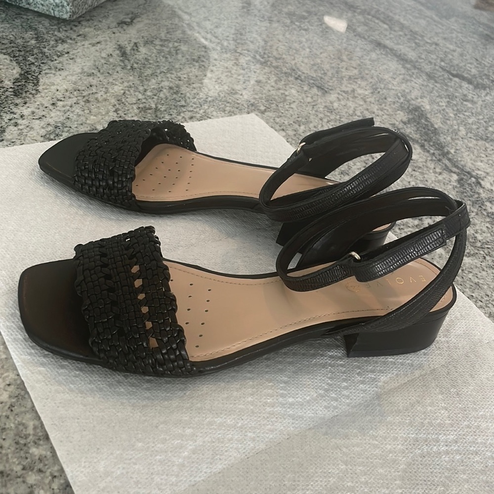 Elvolve Ingrid 2 womens sandals 7.5